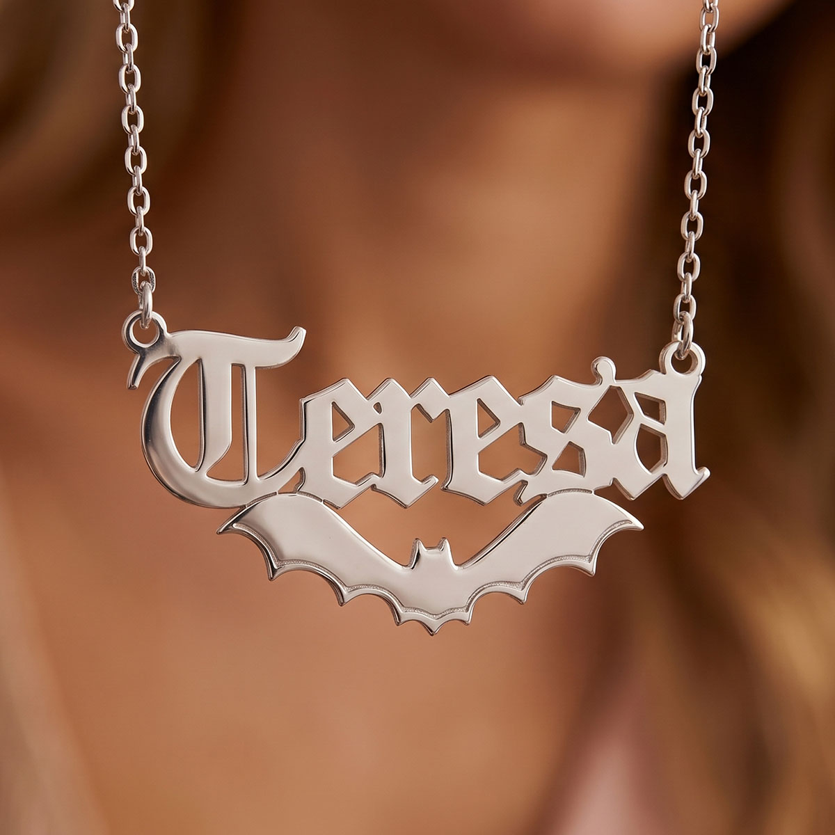 Cosplay Bat Prop - สร้อยคอสแตนเลสแบบกำหนดเองได้ ลายค้างคาว ของขวัญวันฮาโลวีน เครื่องประดับชื่อสั่งทำได้ สำหรับผู้ชายและผู้หญิง